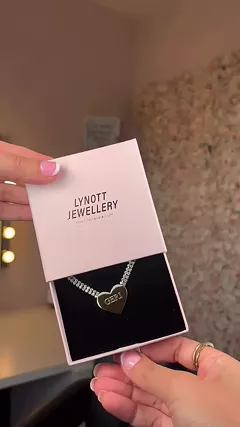The perfect finishing touch to every outfit!